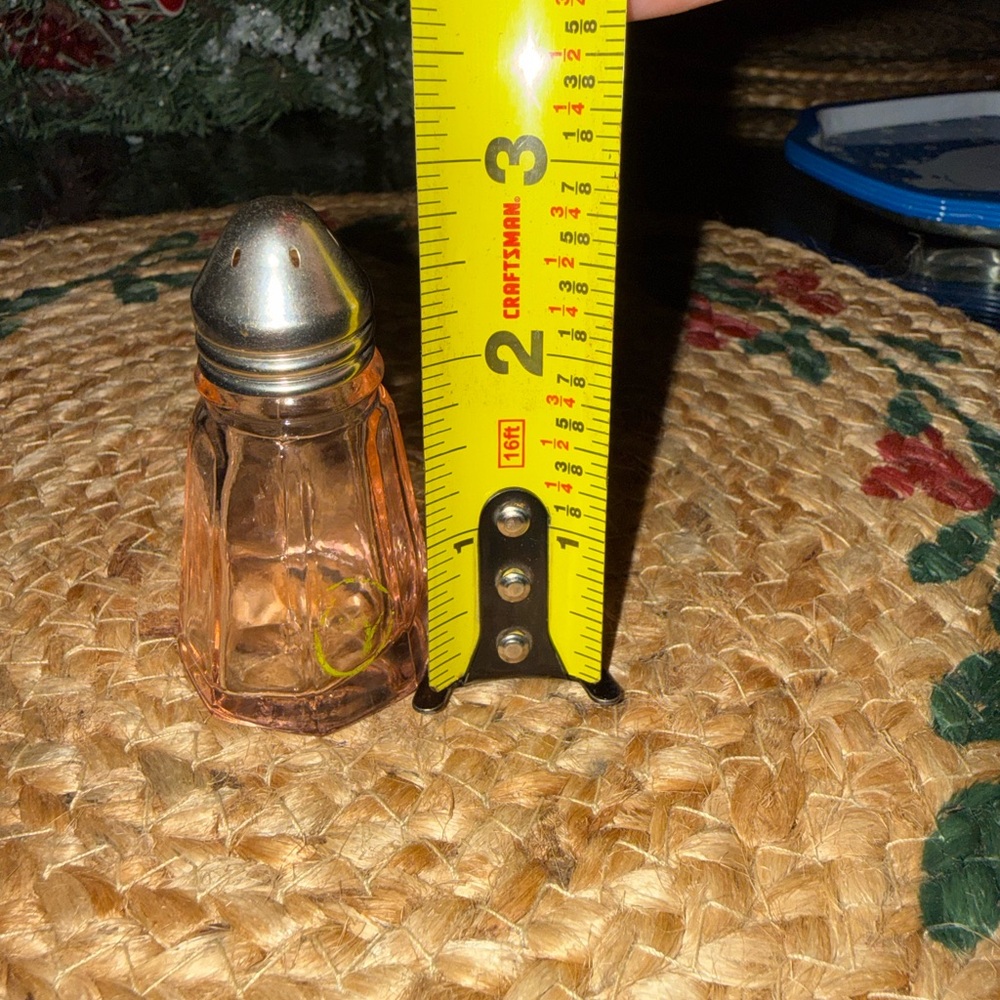Depression Glass Salt and Pepper Shakers - Picture 2 of 2